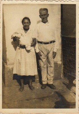 Os avós maternos de Rosa, Rita e Antônio Francisco, com a neta, Marta, no colo