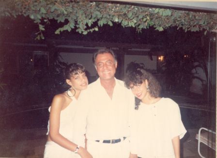 Denise (irmã), Antônio (pai) e Clarissa comemoram o Réveillon.