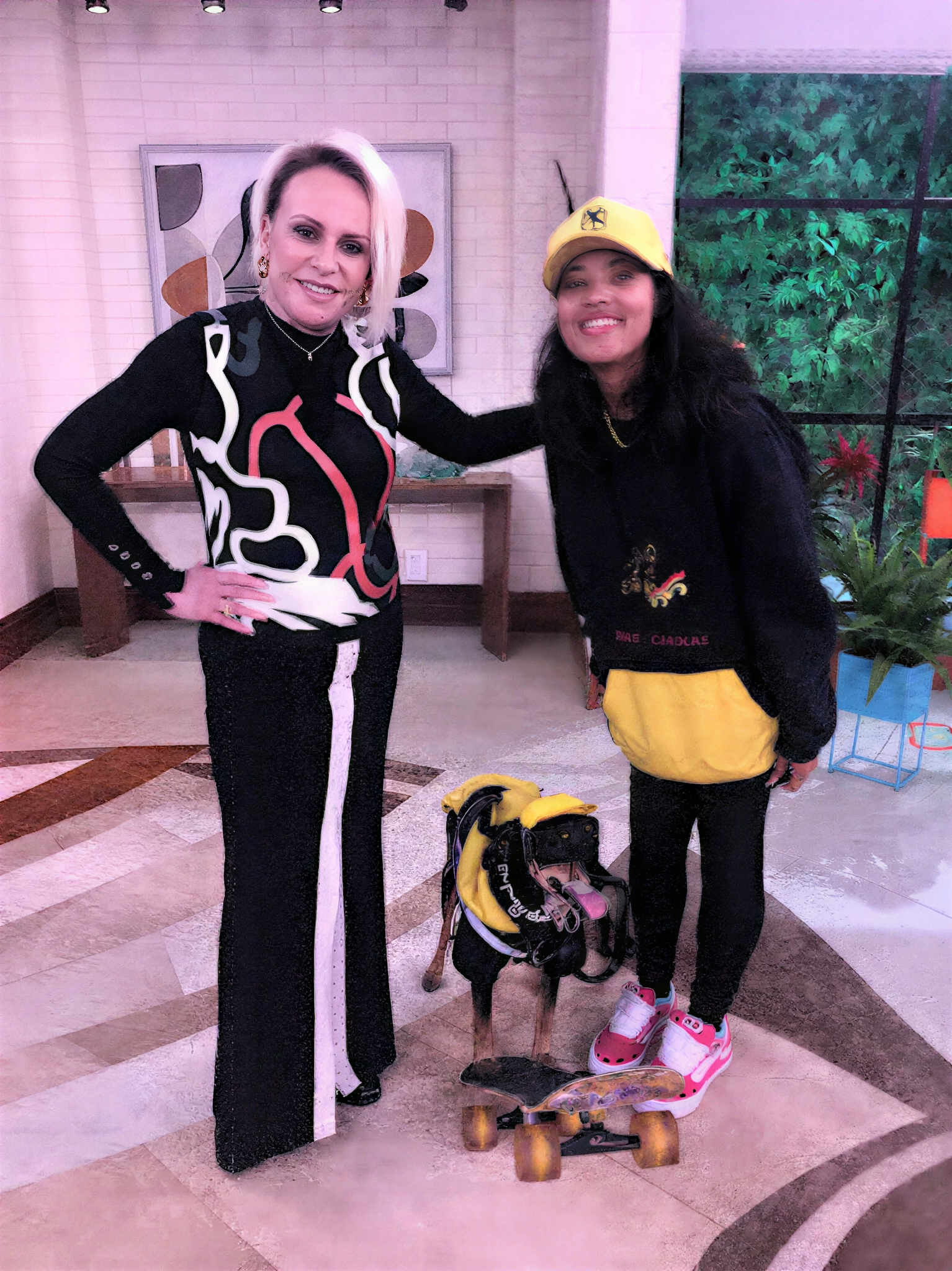 Em 2024, Rafaela e sua cachorra Mel foram até os estúdios da Rede Globo, em São Paulo, para participar do quadro Feed da Ana, apresentado por Ana Maria Braga. O convite surgiu após um vídeo de Mel viralizar, descendo uma escadaria sobre um skate. Para Rafaela, estar naquele programa foi uma experiência nostálgica: lembrava-se de quando, ainda criança, escutava ou assistia às manhãs de Ana Maria enquanto ajudava a mãe nas tarefas de casa. Agora, anos depois, voltava ao mesmo cenário, não como espectadora, mas como protagonista ao lado da vira-lata que resgatou em 2015 e que se tornou uma celebridade no esporte.