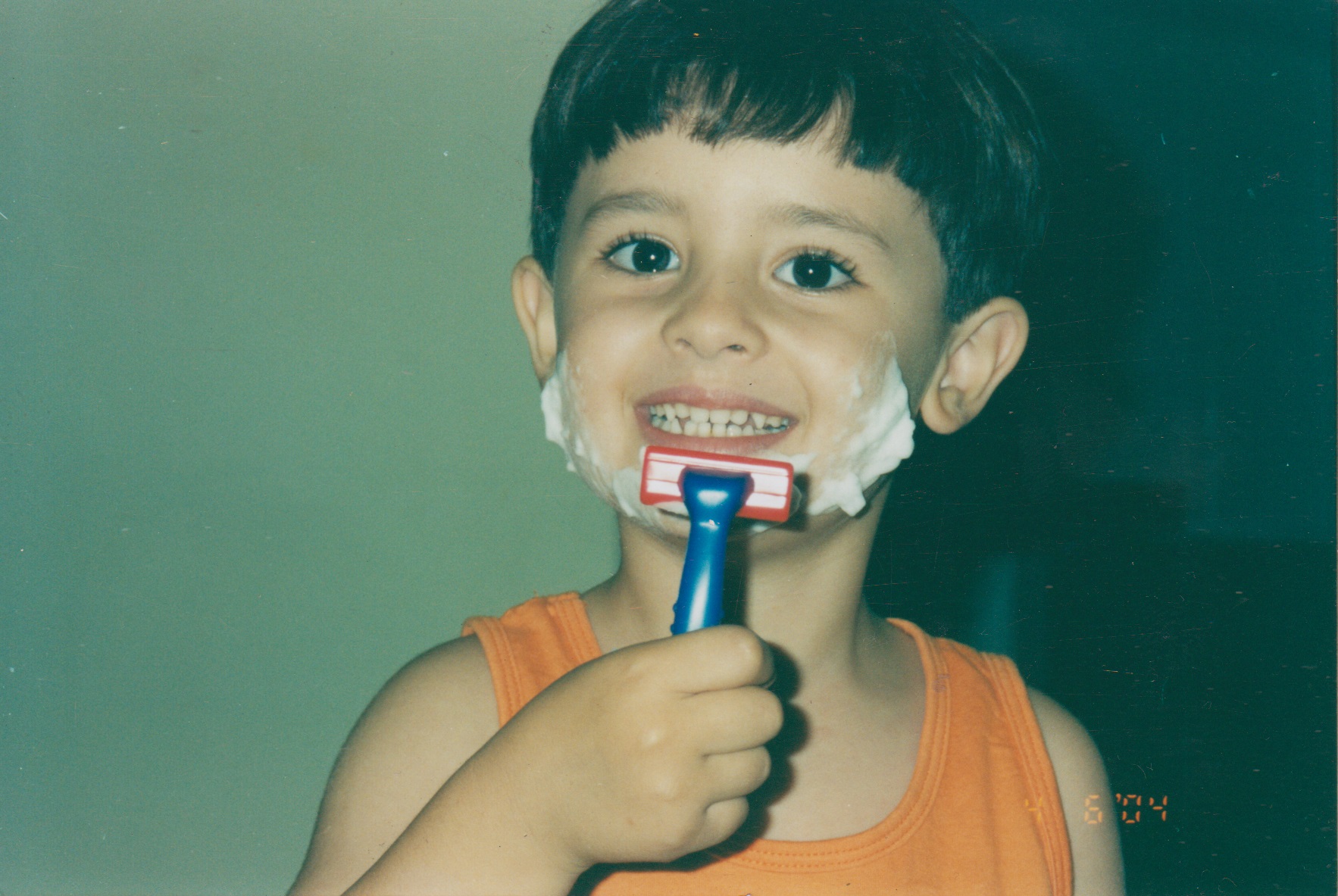 Meu filho Frederico Silveira Amorim, Fred, Macaco ou Fredera: ele nasceu quando eu tinha 20 anos. O momento foi como um empurrão. Eu já tinha terminado o colegial, fazia balé, estudava teatro e quando Fred nasceu, me despertou para a vida, no sentido de tomar um rumo. Me mudei para São Paulo para fazer EAD (Escola de Arte Dramática). Todo fim de semana, voltava para Sorocaba para ficar com o filho.

Vendo meu filho, percebo a presença da hereditariedade. Ele tem muita clareza, muita precisão no que faz, o que às vezes me causa perguntas e reflexões sobre as diferenças entre nós dois.