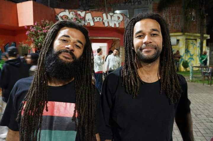 Comemoração de um ano da Casa do Hip Hop, em Perus. Da esquerda p/ direita: Cleiton e Dedê. Ocupação Casa do Hip Hop (Perus)