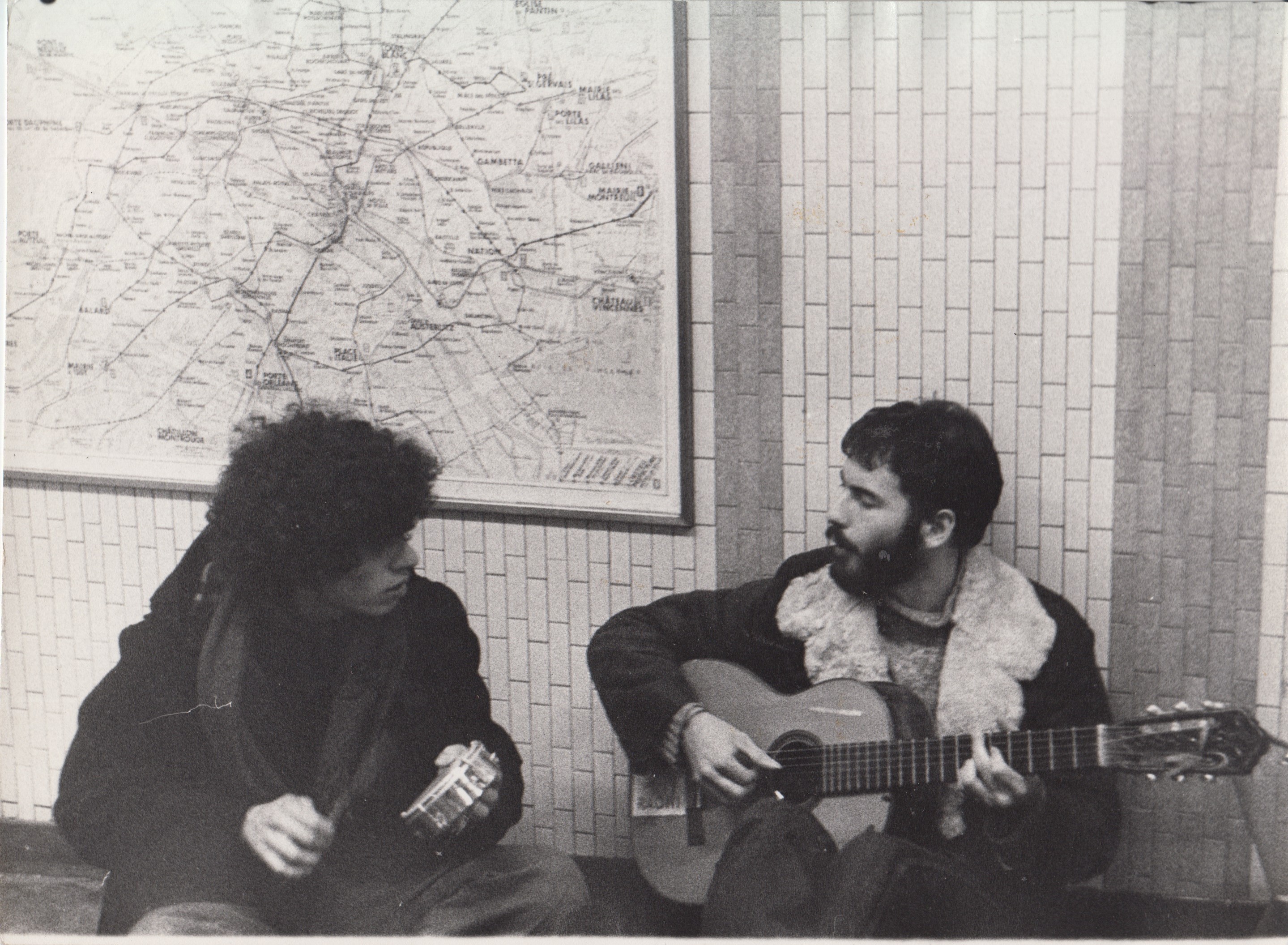 Num metrô de Paris, eu e Pascal Bossan.