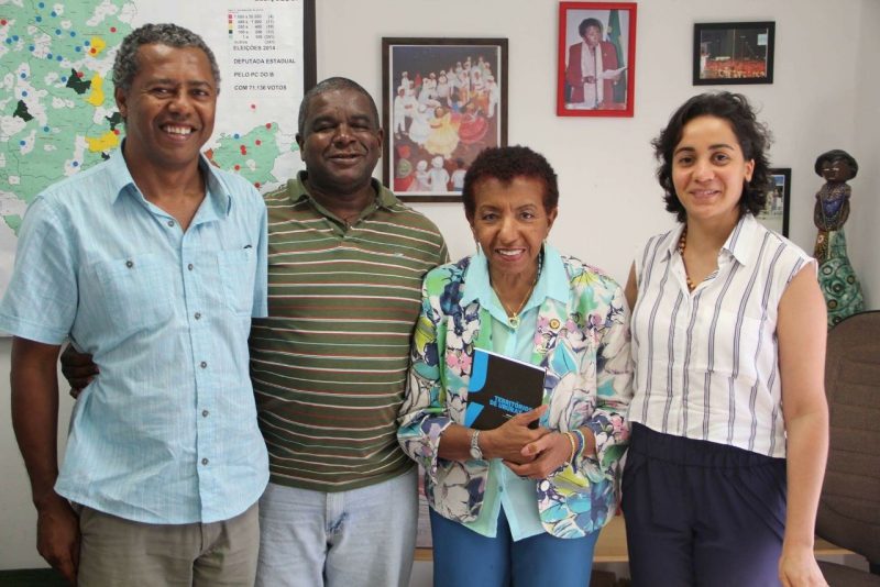 Entrega do livro “Territórios de Ururay”