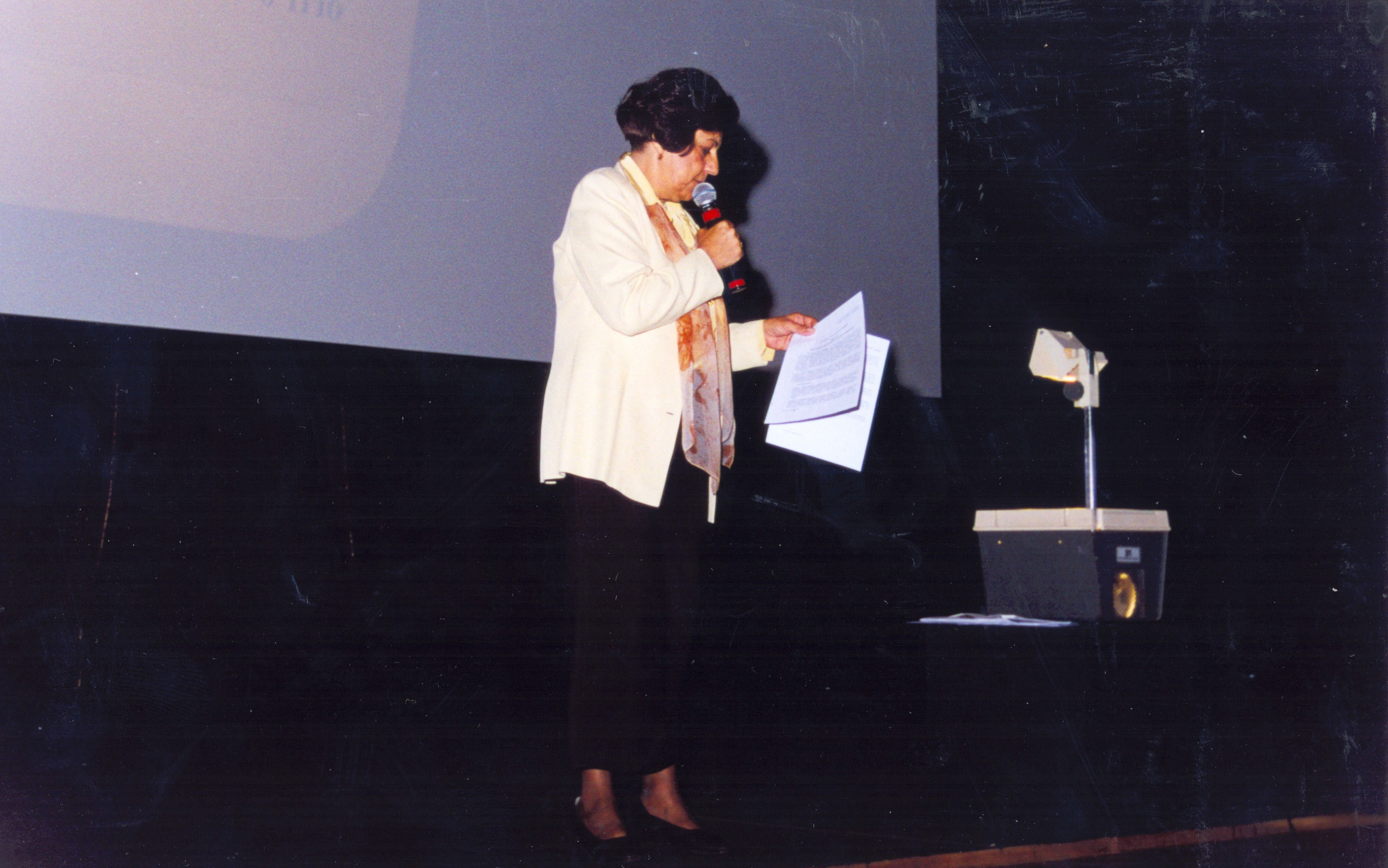 Cleide palestrando em um congresso de educação do Pitágoras.