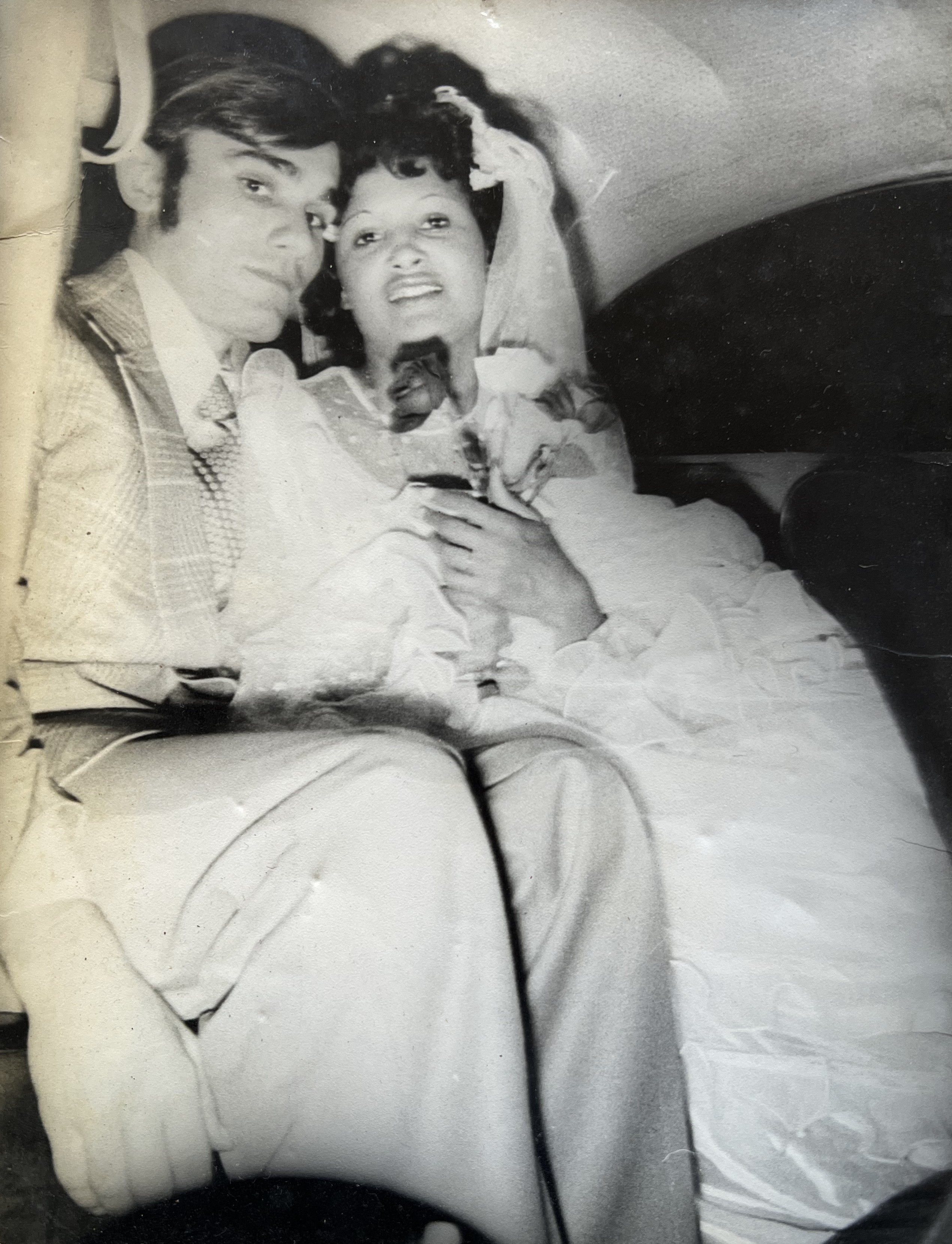 Casamento dos pais de Luiz, Luiz e Maria Brena. O pai, um alemão, muito sério, fechado. A mãe, uma mineira negra, muito alegre, muito comunicativa, carinhosa, acolhedora, uma pessoa formidável. 