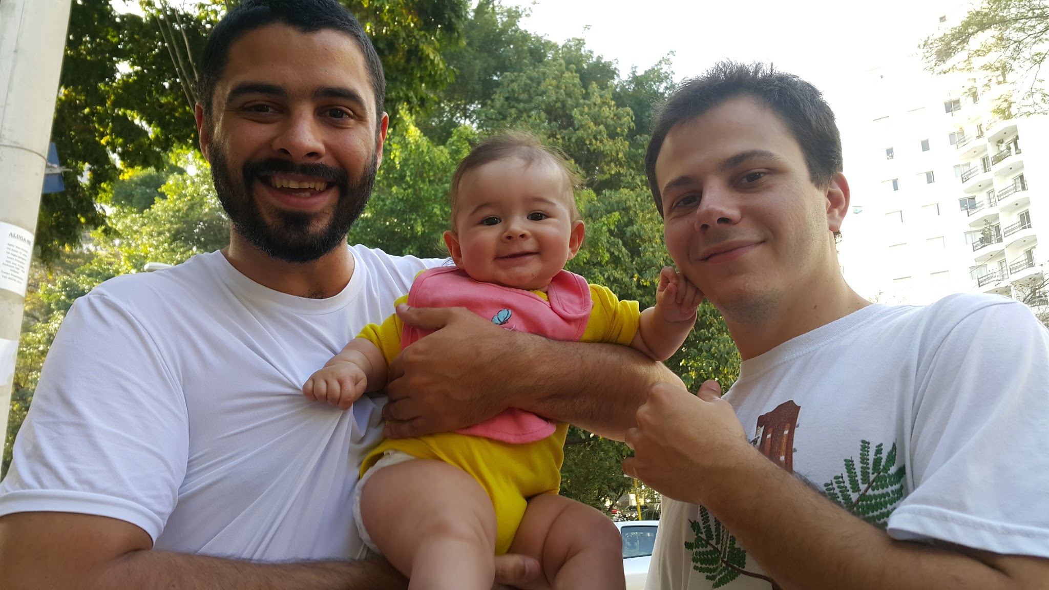 Minha neta Teresa, posicionada entre meus filhos Danilo e Daniel