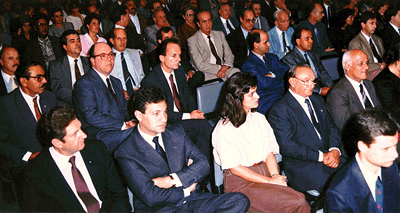 José Domingues Vinhal (5º à esq., na 4ª fila) no VIII Encontro Nacional de Dirigentes Sindicais do Comércio Varejista, como representante da Federação de Comércio do Estado de São Paulo, que ocorreu nos dias 13, 14 e 15 de Maio de 1992. Ainda na foto: Israel Ginzburg (3º à esq., na 3° fila - Conselheiro do SESC e Presidente do Sindicato do Comércio Varejista de Taubaté), Ubirajara Rocha (3º à esq., na 4º fila).