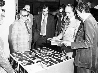 Exposição de atividades do SENAC, durante a inauguração do Centro de Desenvolvimento Profissional 