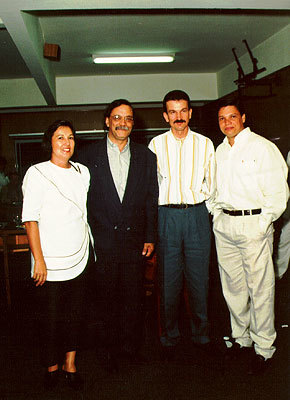 Colegas do SENAC Presidente Prudente por ocasião da homenagem prestada pelo Presidente do Sindicato Varejista de Presidente Prudente, recebida por José. Na foto (da esq.p/ a dir.): Conceição Tamaoki Hório (na época, técnica em Presidente Prudente. Atualmente, Coordenadora do Senac de Botucatu, José Ildefonso, Hosé Roberto Bottaro (atual Gerente de Presidente Prudente), Márcio de Barros (Administrativo de Presidente Prudente).
