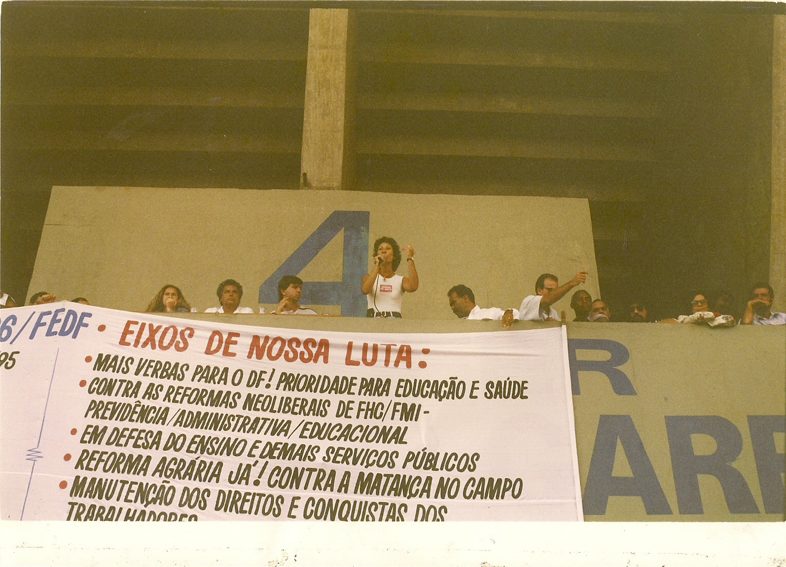 Rejane em fala na Campanha Salarial dos professores, assembleia no estádio Mané Garrincha.