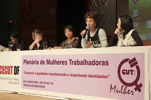 Rejane em fala na mesa da Plenária de Mulheres Trabalhadoras, que aconteceu no sindicato dos bancários, precedendo o congresso estadual da CUT-DF. Neste congresso, Rejane foi reeleita presidente.