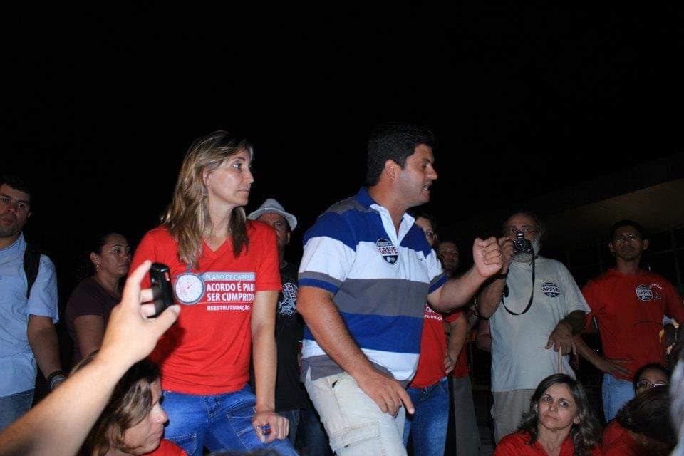 Washington Dourado em fala sobre a greve de professores para o cumprimento do plano de carreira.