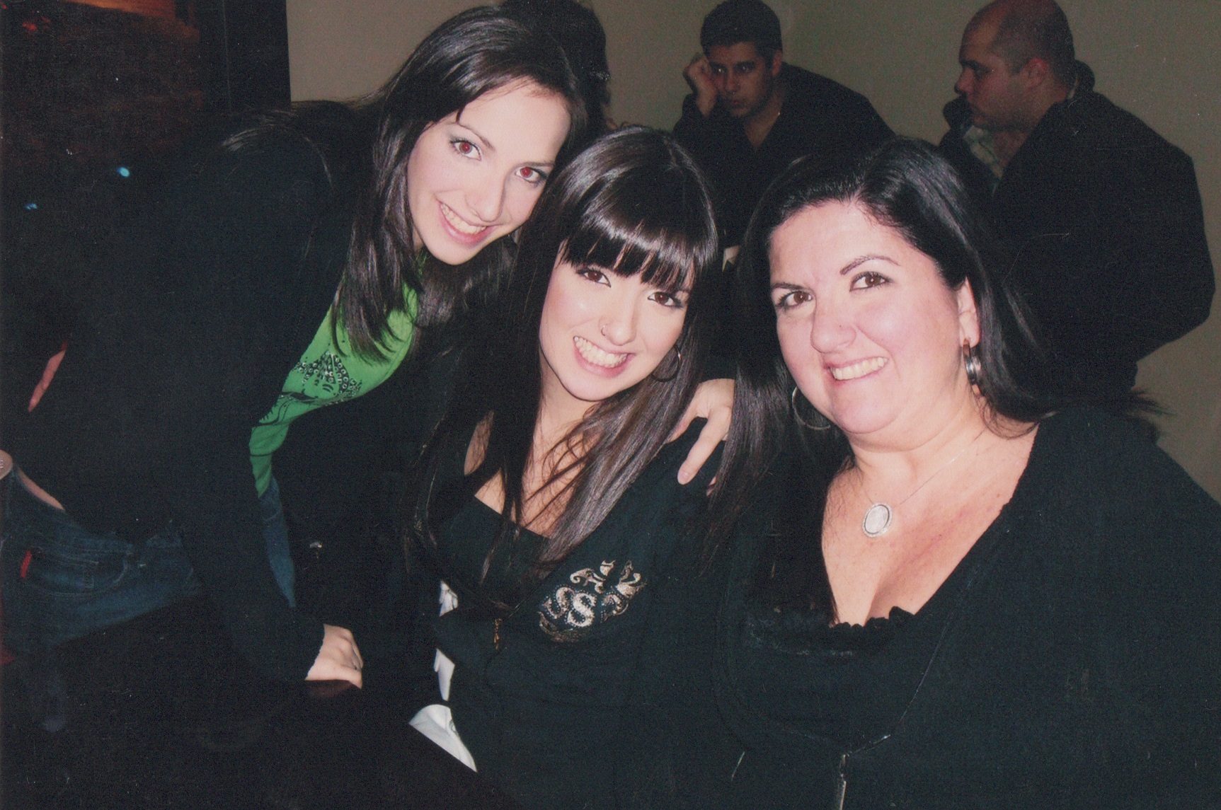 Sobrinha ficou três anos no Canadá. Família foi visitá-la. 
Na foto: Fabiana Leddomado Carneiro de Mendonça (sobrinha), Giovana Leddomado Carneiro de Mendonça (sobrinha), Ana Cristina Leddomado (irmã).