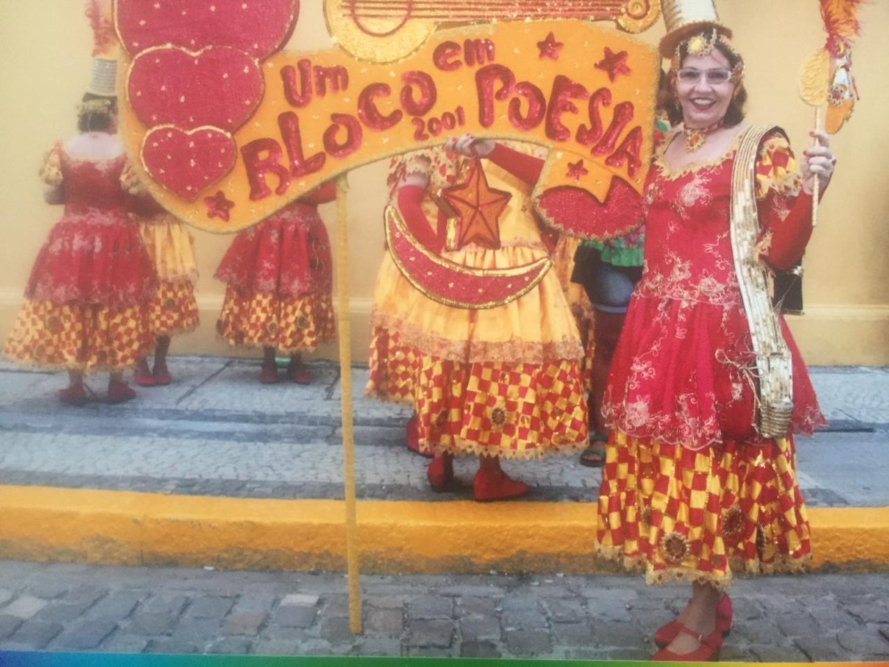 Livre para atuar, cantar e carnavalizar