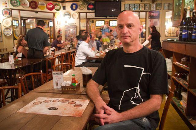 "Aqui pra vocês, sou da Freguesia"