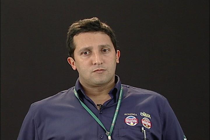 “Em todo tempo há o amigo, mas na angústia nasce um irmão”