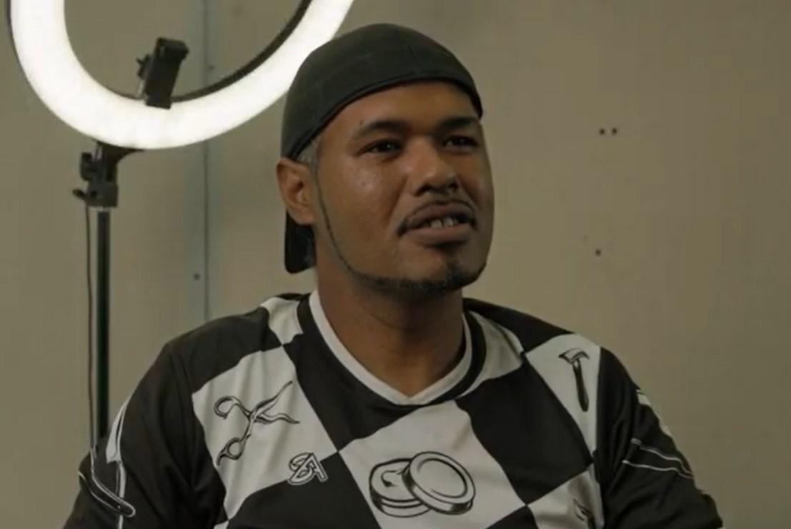 Hoje não tenho mais um espelho quebrado