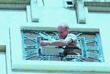 Jornalista de Bauru restaura relógios antigos