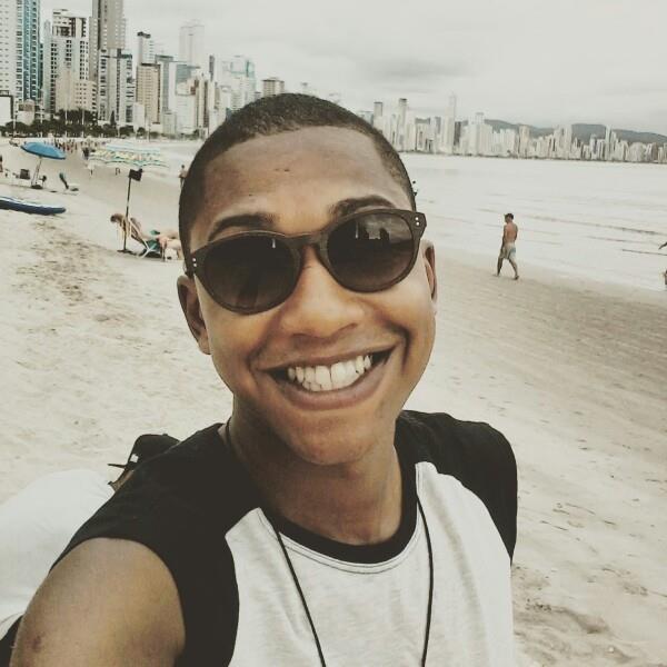 Jovem pela idade. Maduro pelo pensamento.