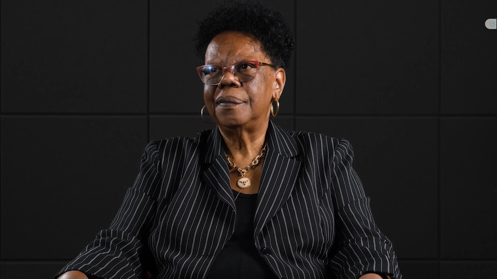 "Através da minha história eu digo"