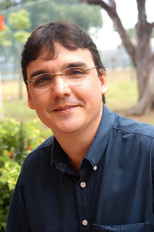 Eu me amarro muito na história de vestir a farda