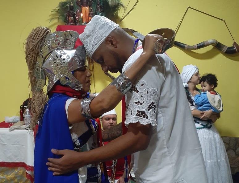 Orgulho de carregar a paramenta de Ogum