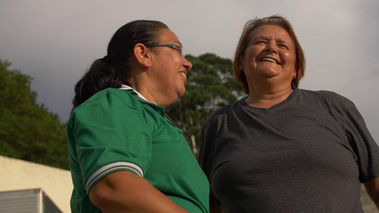 "Passarinho que sabe voar não tem medo de arame farpado"