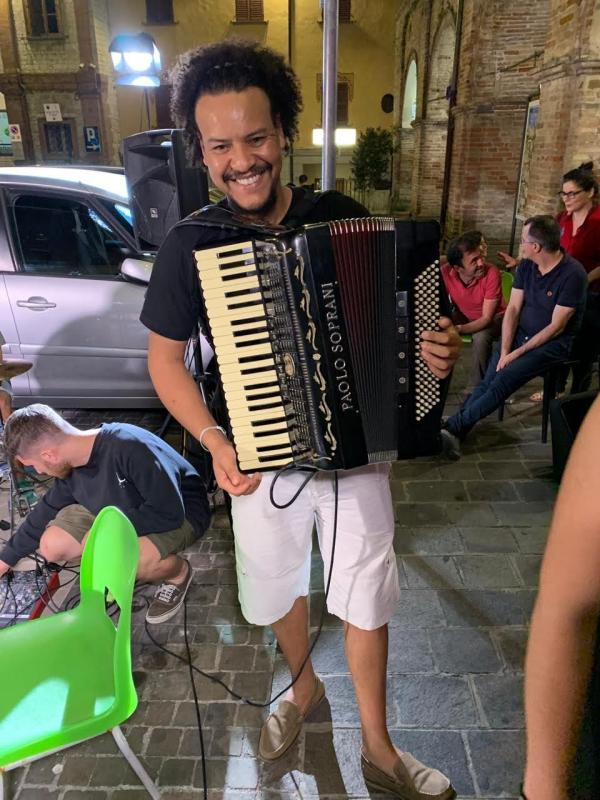 “Quero envelhecer tocando o meu instrumento”