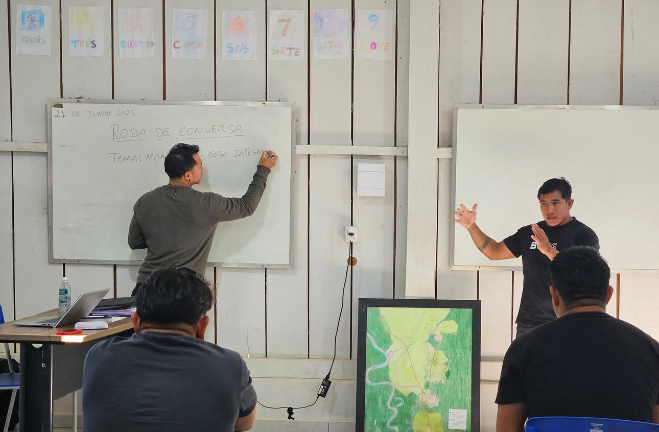 Capa de Heranças do Xingu: a palavra que cura