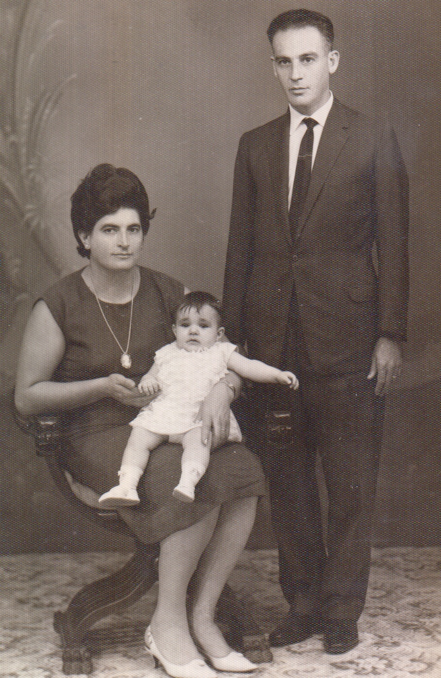 Filha de Felipe, sócio e grande amigo de Victor. 
Na foto: Josefina Mastrorosa, Victor Mastrorosa e filha de Felipe Bueno Gracia (sócio de Victor).
