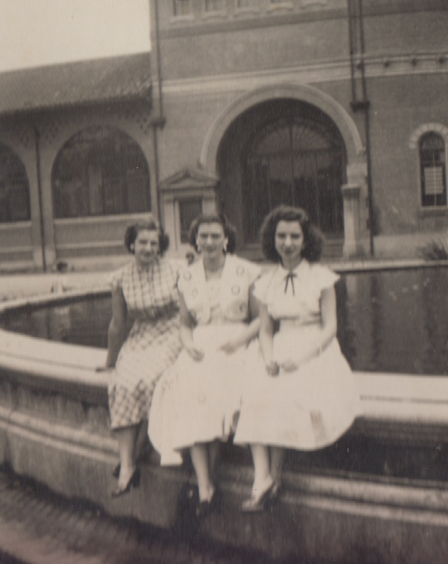 No chafariz do Parque Dom Pedro II. Na foto, Filomena Tucci, Ermínia Labate, Wanda___.