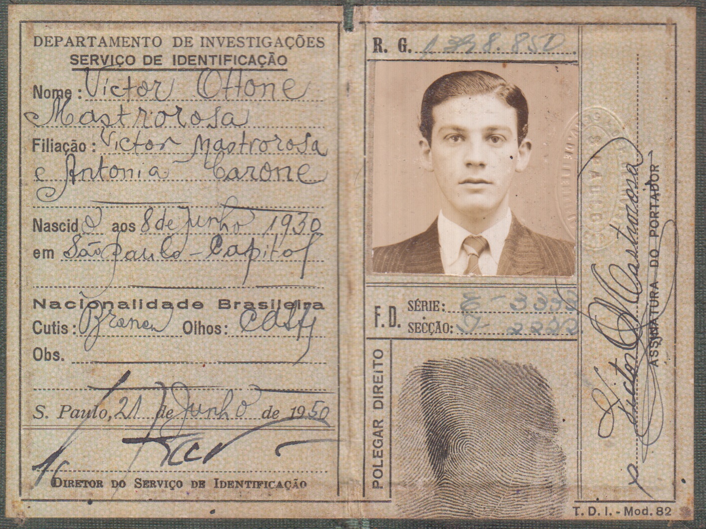 Carteira de identidade de Victor.