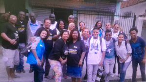 Voluntários, ao lado de Jorge Lopes, participam da ação Juntos na luta contra a Tuberculose.