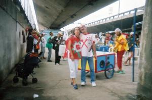 Rosana Biscaro Baesso Brunetti e Mário (ex-funcionário) na festa de carnaval da Associação Minha Rua Minha Casa.