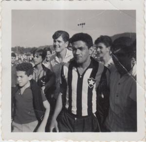 Garrincha e torcedores<br>Brasil / Minas Gerais / Juiz De Fora