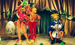 Dilma (a esquerda) era uma das passarinhas do “Castelo Rá Tim Bum”, programa que passava na TV Cultura.