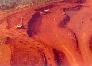 Vista geral de uma das clareiras da N4E com os equipamentos que foram utilizados para treinamento dos operadores.