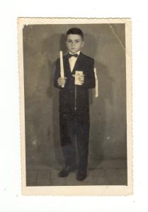 Anastácio em cerimônia religiosa em sua Primeira Comunhão.