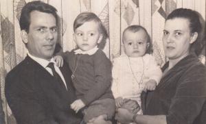 Alguma festa no Brás, os pais com os filhos. Guglielmo Galluzzi, Luiz Galluzzi, Cláudia Galluzzi, Rosa Labate Galluzzi.