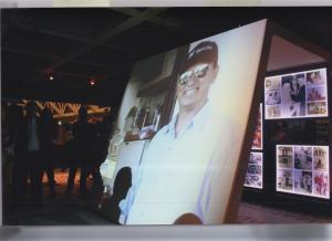 Foto de José Robson projetada em parte da exposição Memórias do Comércio de São Paulo