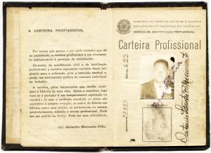 Carteira Profissional do ferroviário Antônio Silvestre Nascimento.