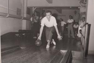 Tio jogando boliche. Morreu aos 27 anos, no dia de São Vito (15/06/1964). No grêmio recreativo na Rua da Cantareira, no Brás.