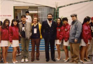 Paulo Sérgio Bozzi, à direita vestindo uma boina, e funcionários da Embaixada brasileira em Tóquio comparecem ao Grande Prêmio do Japão da Fórmula 1, no circuito de Suzuka. Os diplomatas brasileiros, convidados pela organização do GP, assistiram a prova vencida pelo piloto brasileiro Ayrton Senna, que se sagraria também campeão de Fórmula 1 naquela ocasião.
