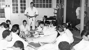 Academia de Judô e Halterofilismo nas oficinas do Cambuci da Eletropaulo. Magri, campeão Paulista de judô,  foi o idealizador e professor da academia. O horário das aulas era das cinco às sete da noite após o expediente.