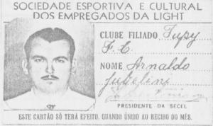 Carteira da Secel do pai, um antigo funcionário da Light. O pai de Arnaldo era filiado ao Tupy Futebol Clube. Arnaldo (filho) é a terceira geração de lightiano.
