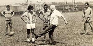 Disputa realizada no Clube Atlético e Recreativo Billings ao lado da Usina Termoelétrica Piratininga entre membros deste clube e o Translight Esporte Clube com bola oval. Severino teve a ideia do jogo com a bola oval para finalizar seu período de trabalho na Eletropaulo como chefe da seção de recreação. O jogo terminou 1 a 0 para o Translight teve dois tempos de 15 minutos e foi divertido porque a bola não seguia a direção dada.