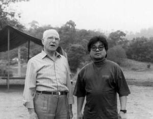 Severino dos Santos e Alberto Takeo Shimabuyoro em visita a sede campestre da ADC Regional Sudoeste em Pirapora na ocasião de sua reinauguração. A sede pertenceu a CPEL - Clube de Pesca dos Empregados da Light. A antiga sede de pesca, do qual Severino dos Santos foi membro fundador, foi cedida em regime de concordata à ADC Eletropaulo em 1988.