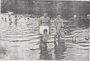Na foto: Arison de Carvalho, Alex e Igor, Bethânia e vizinha. A família foi passear de férias na casa de praia deles em Itanhaém. Mizo levou uma sobrinha e a vizinha junto.