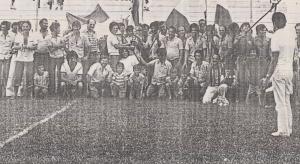 Na foto: Edival e outros durante o primeiro campeonato de futebol de campo do GRA, no Ceret, no qual o ABC levou o troféu. Mizo era vice presidente de esportes do GRA.