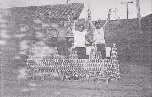 37ª festa do Peão de Boiadeiro de Barretos. Na foto: Tuim, Trassatte, Arnaldo e Baratella. Trassatte na casa de uma amiga em Barretos no dia do aniversário da cidade. O rodeio acontece durante dez dias (sempre na semana de 25 de agosto). As festas acontecem das dez horas da manhã às sete horas do dia seguinte. Trassatte é assíduo frequentador de rodeios. Na festa tem: shows caipiras, torneios de berrante, queima do alho, pega-garrote, mesa da amargura, bailes e etc.
